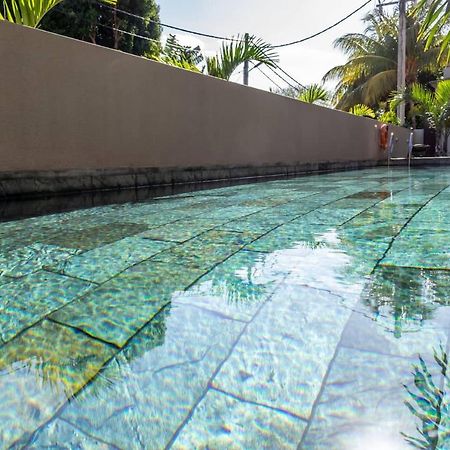 2 Bedroom Flat 15 Mins Walk From Flic En Flac Beach Exterior foto