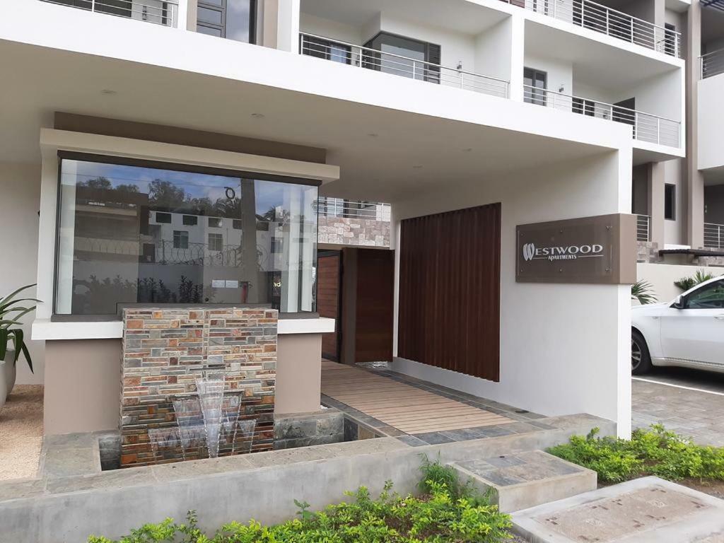 2 Bedroom Flat 15 Mins Walk From Flic En Flac Beach Exterior foto