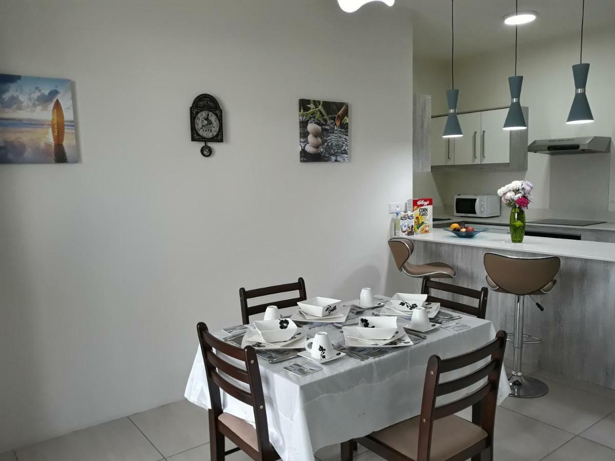 2 Bedroom Flat 15 Mins Walk From Flic En Flac Beach Exterior foto